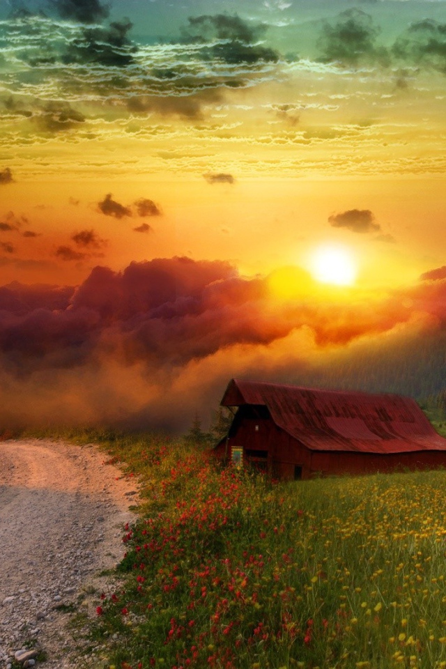 Сарай на обочине проселочной дороги