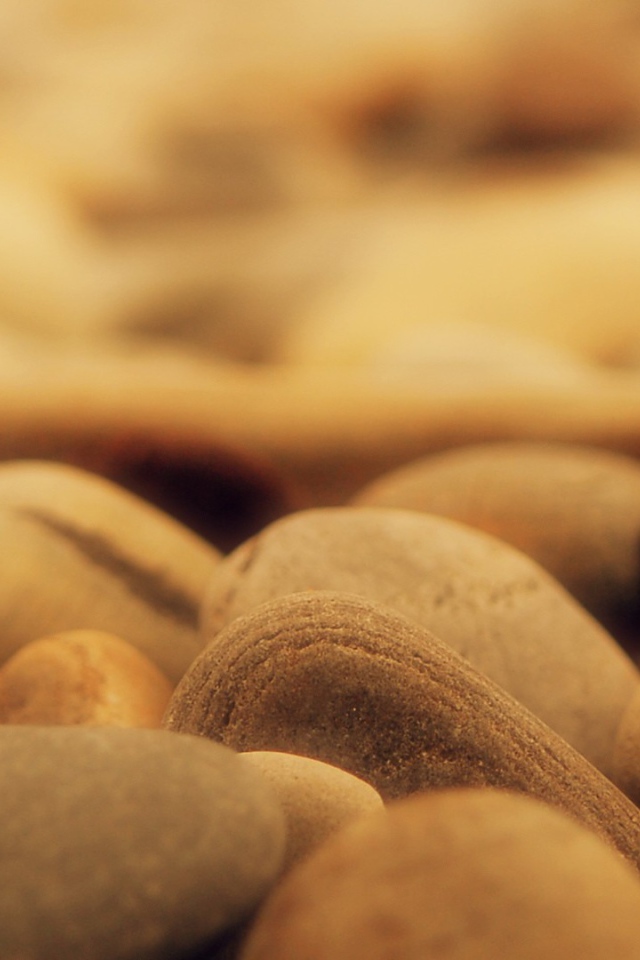 Гладкие коричневые камни