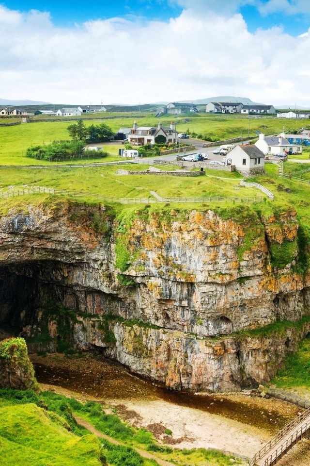 Каменная пещера на окраине села