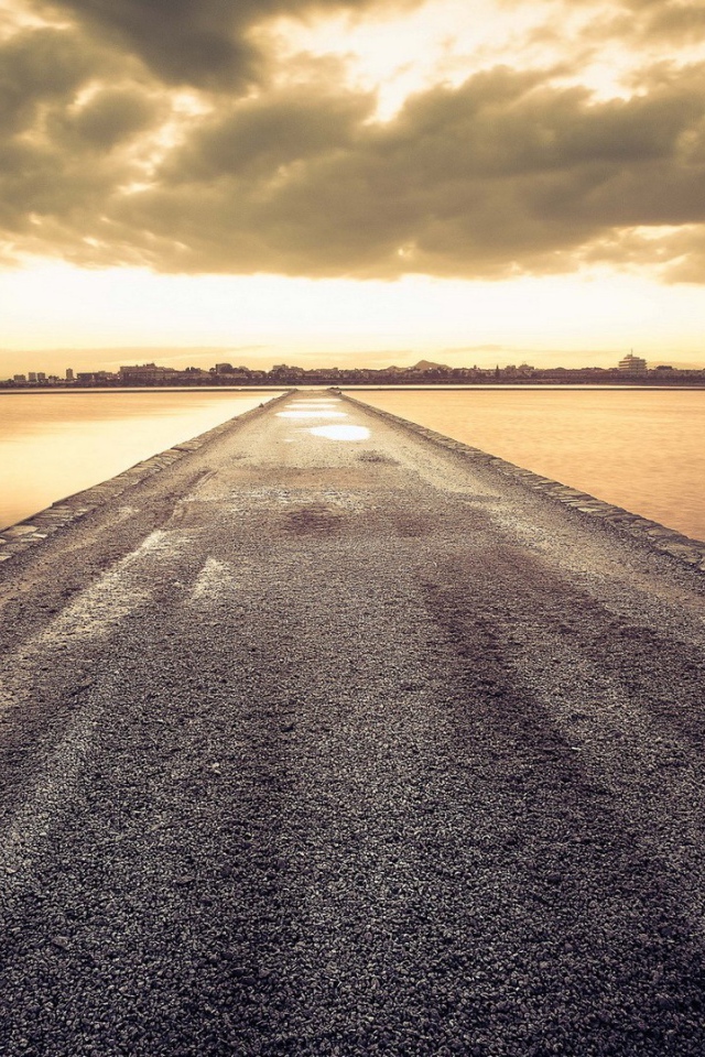 Дорога среди воды