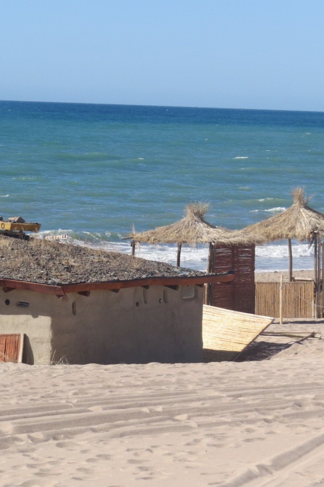 Пляжные домики из тростника