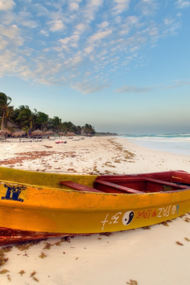 Лодка Мария на пляже