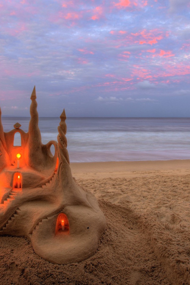 Замок из песка с фонариками