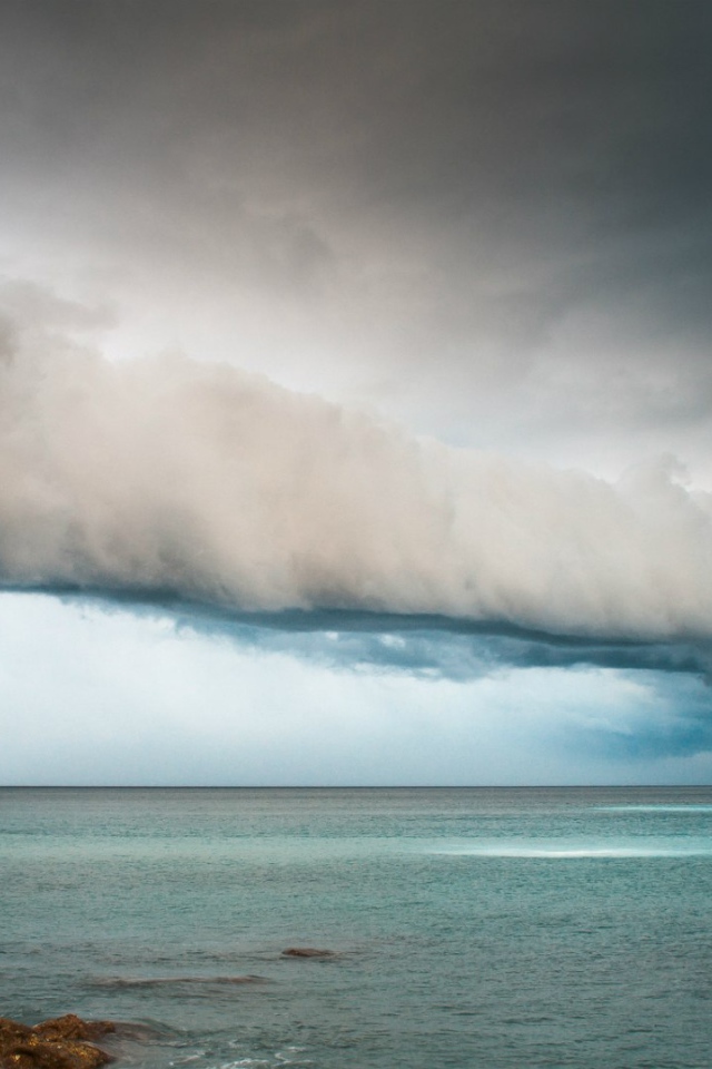 Кучевое облако над морем