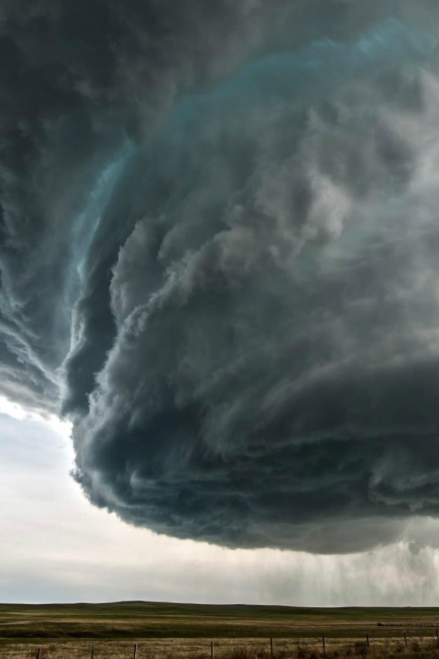 Пугающее грозовое облако