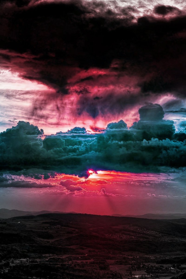 Мрачные облака на горизонте