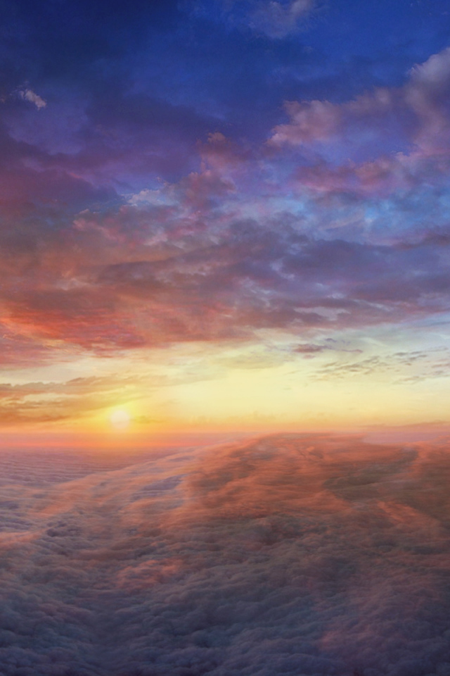 Закат над густыми облаками