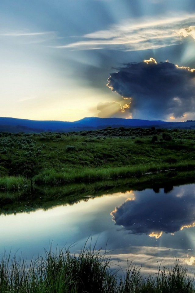 Солнце скрылось за единственным облаком