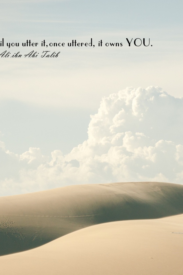 Надпись на фоне облаков и пустыни