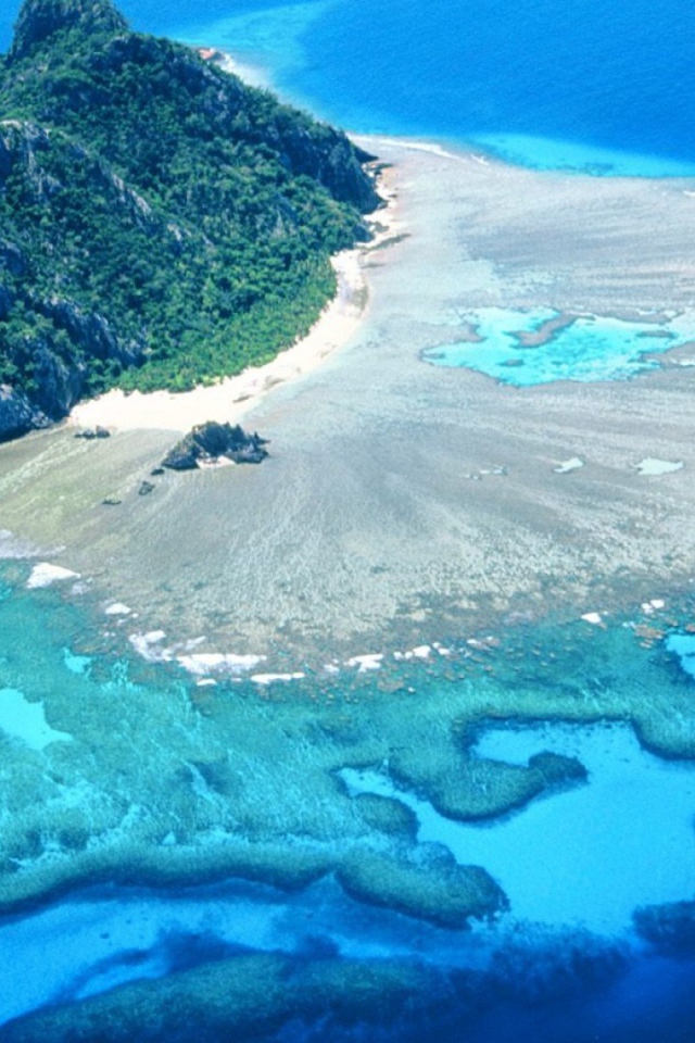 Необитаемый островок в океане