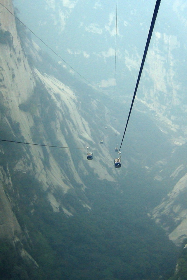 Канатная дорога над пропастью