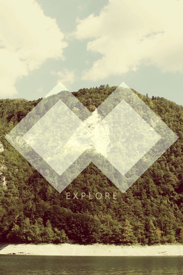 Ромбы на фоне горы