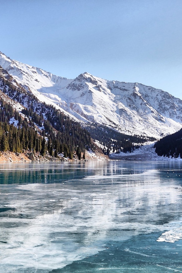 Ледоход на горной реке