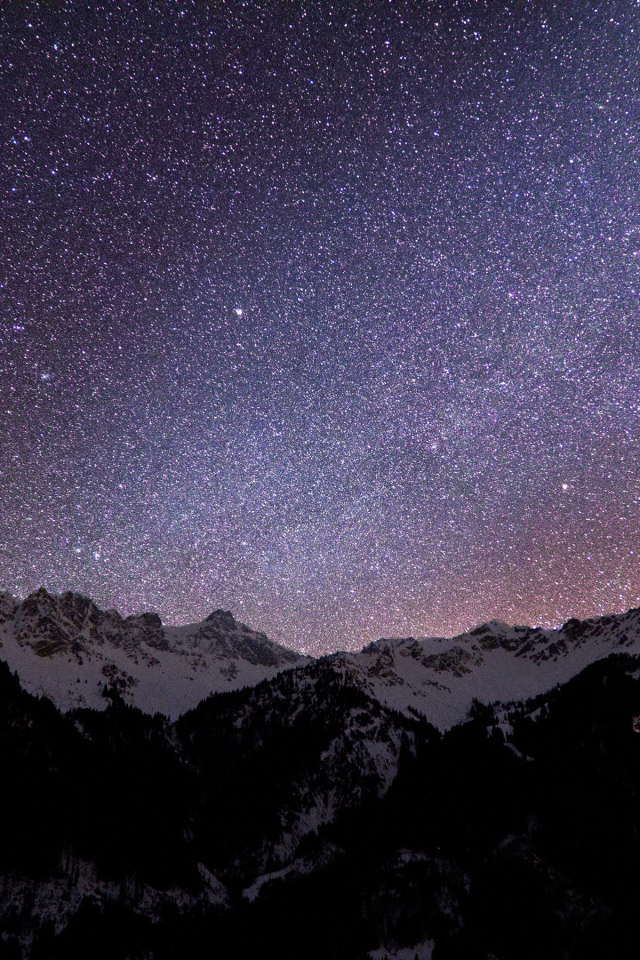 Млечный путь над снежными горами