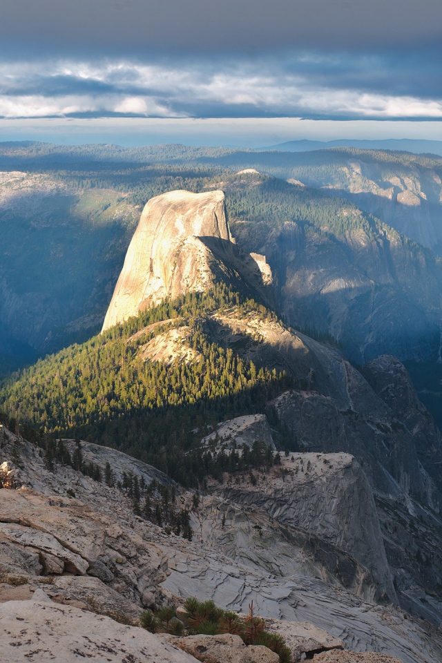 Горы освещенные солнцем