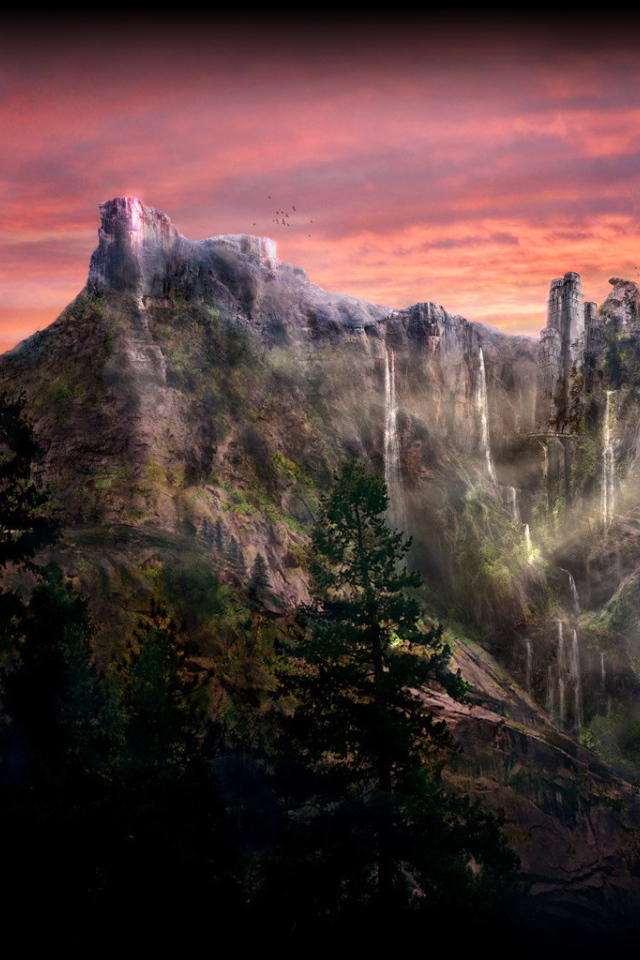Розовый закат в горах с водопадами