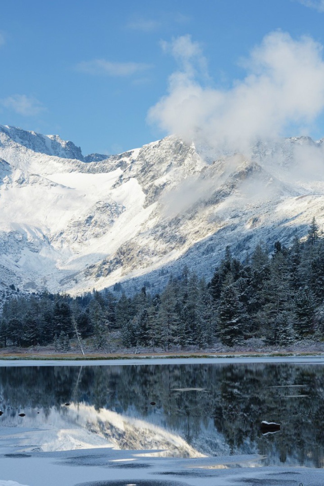 Заснеженные вершины Алтая