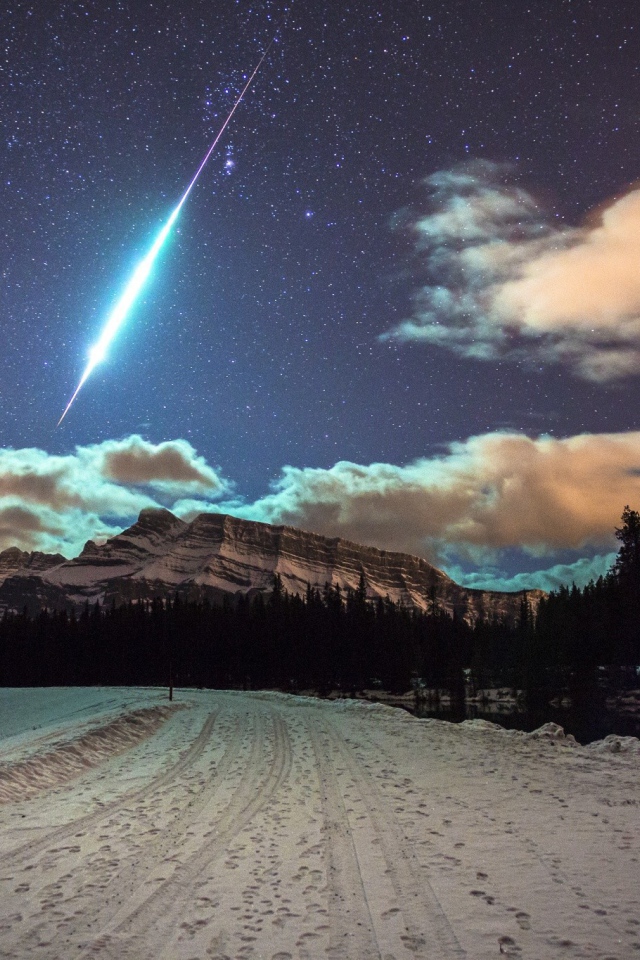 Упавшая звезда в зимних горах