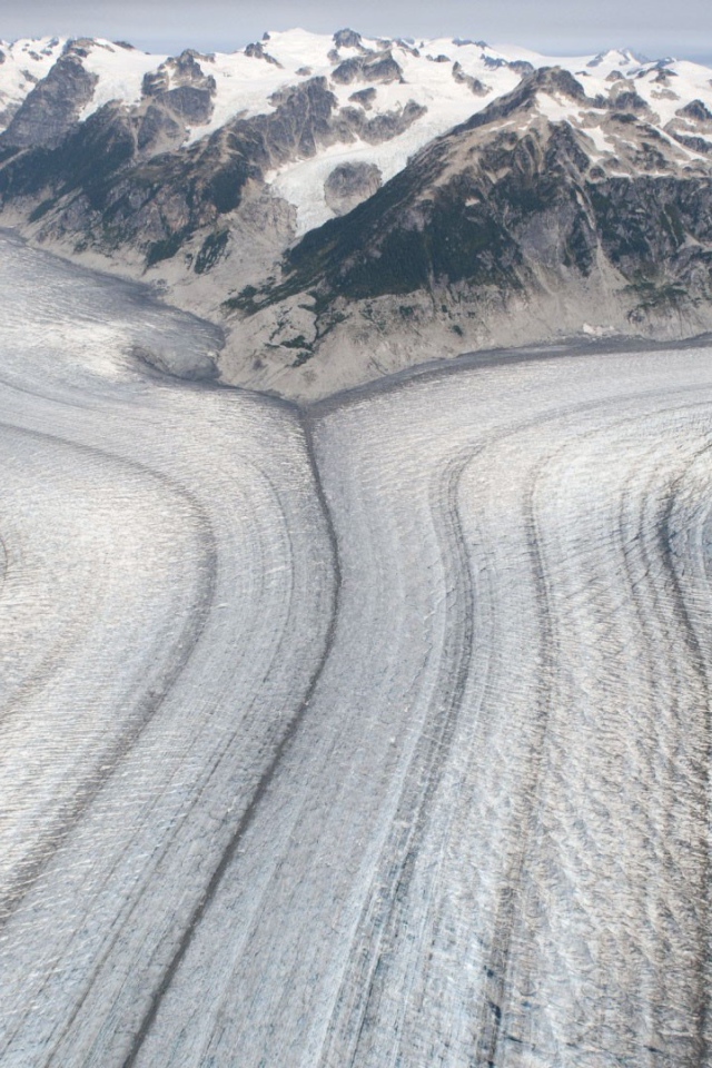 Два ледника сливаются в один