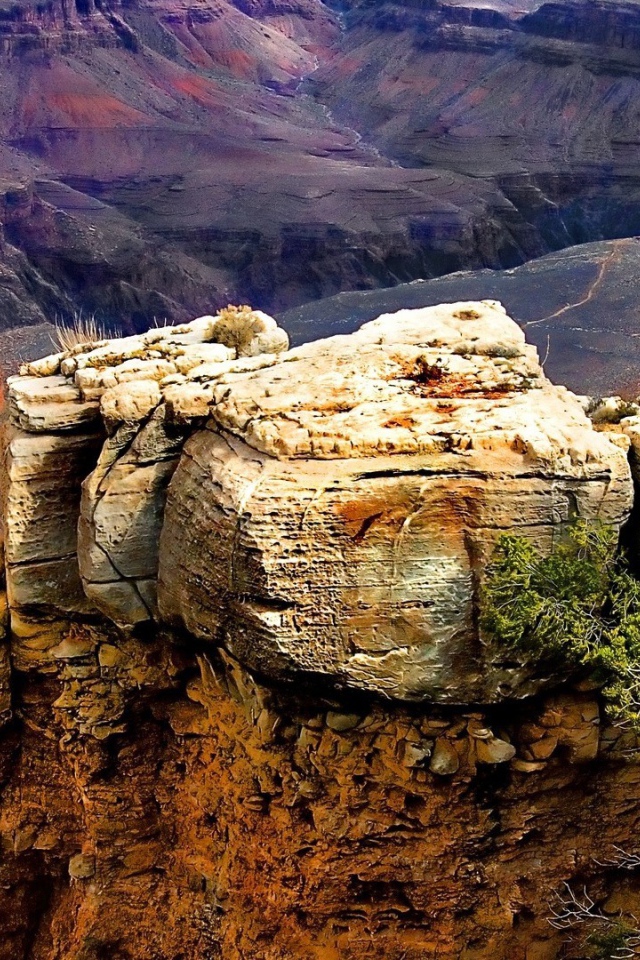 Дикие мертвые скалы в каньоне