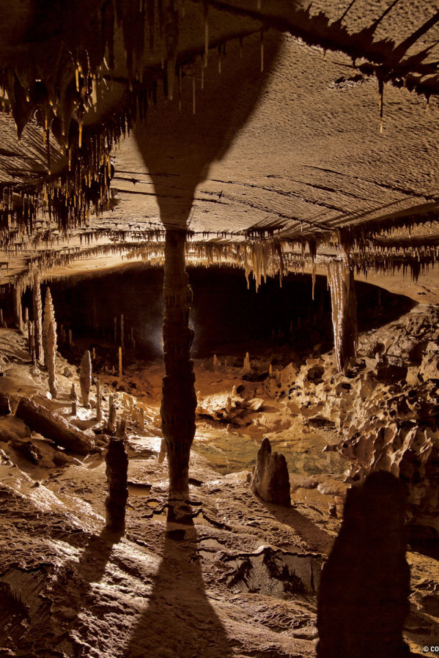 Пещерные сталактиты