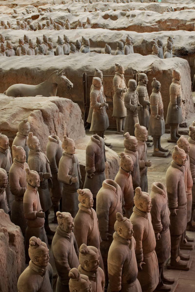 Глиняные фигуры воинов