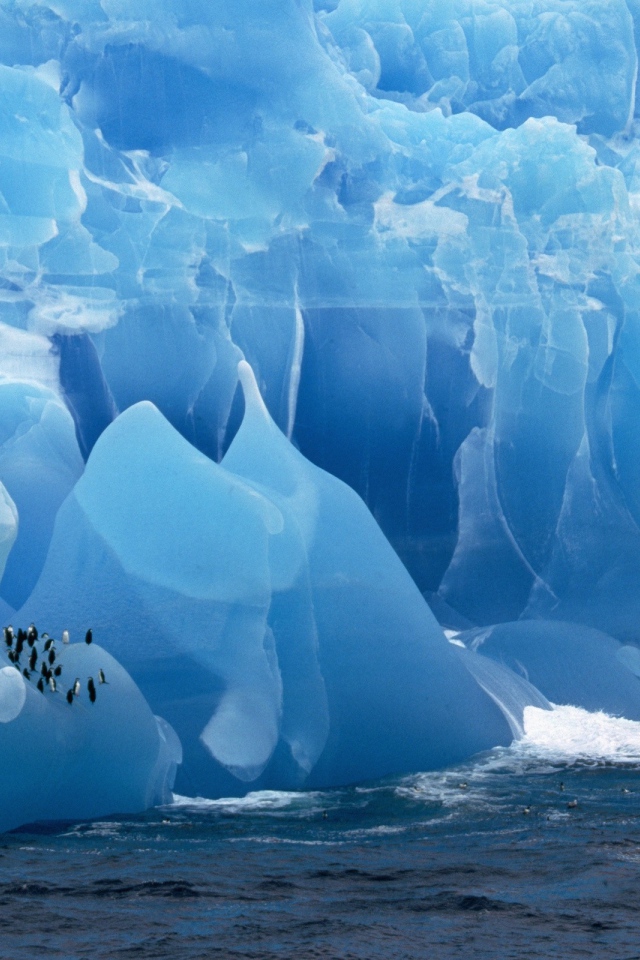 Великолепный голубой ледник