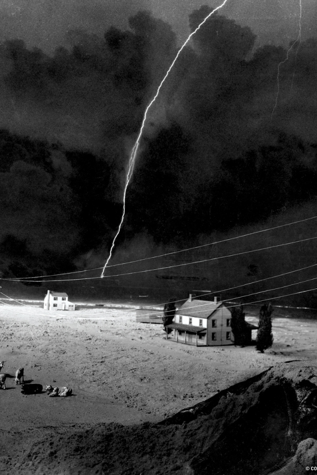 Молния ударила в провода