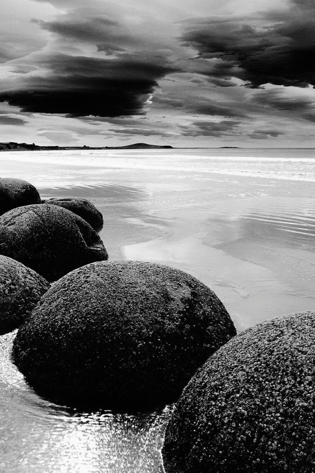 Ряд круглых камней