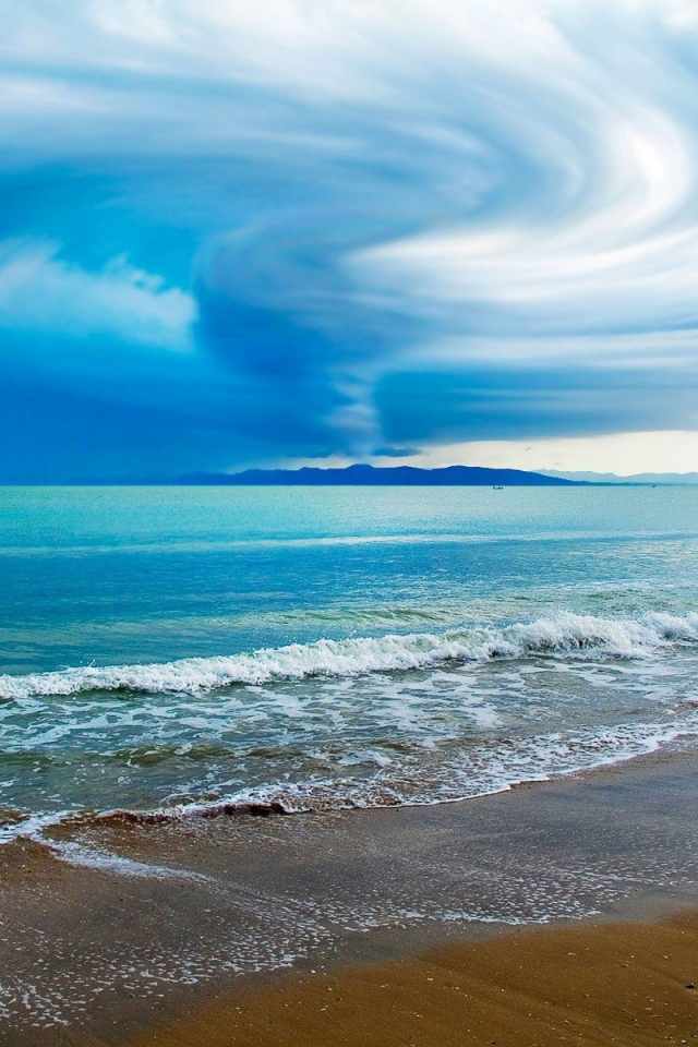 Надвигается тропический шторм