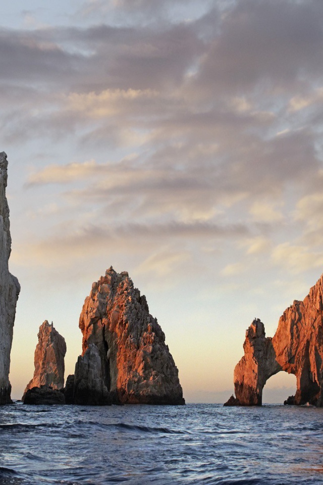 Голые скалы в море