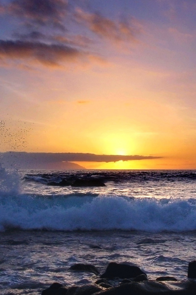 Большие волны на закате