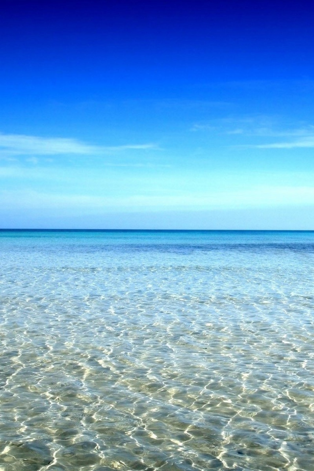 Мелкая вода у берега