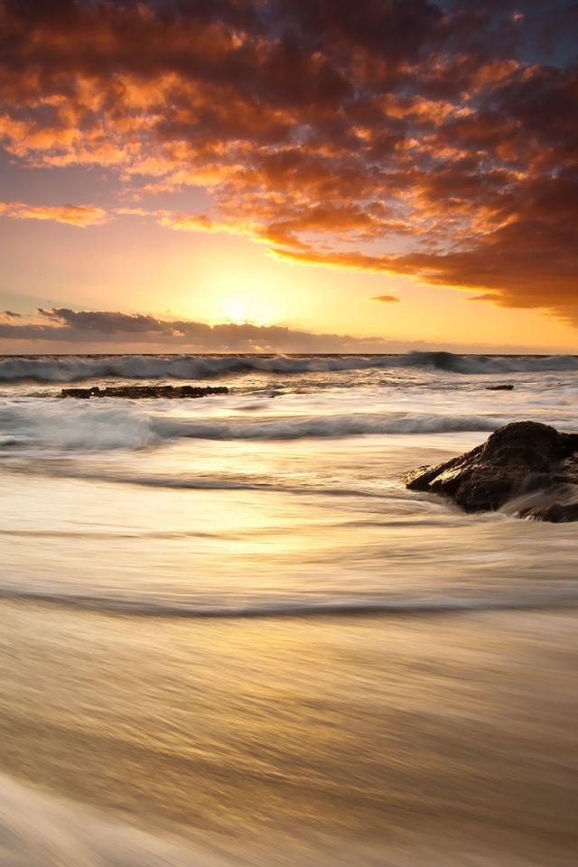 Седой прибой под оранжевым небом