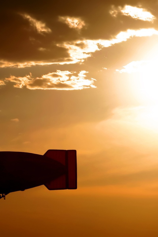 Воздушный зонд на фоне заката