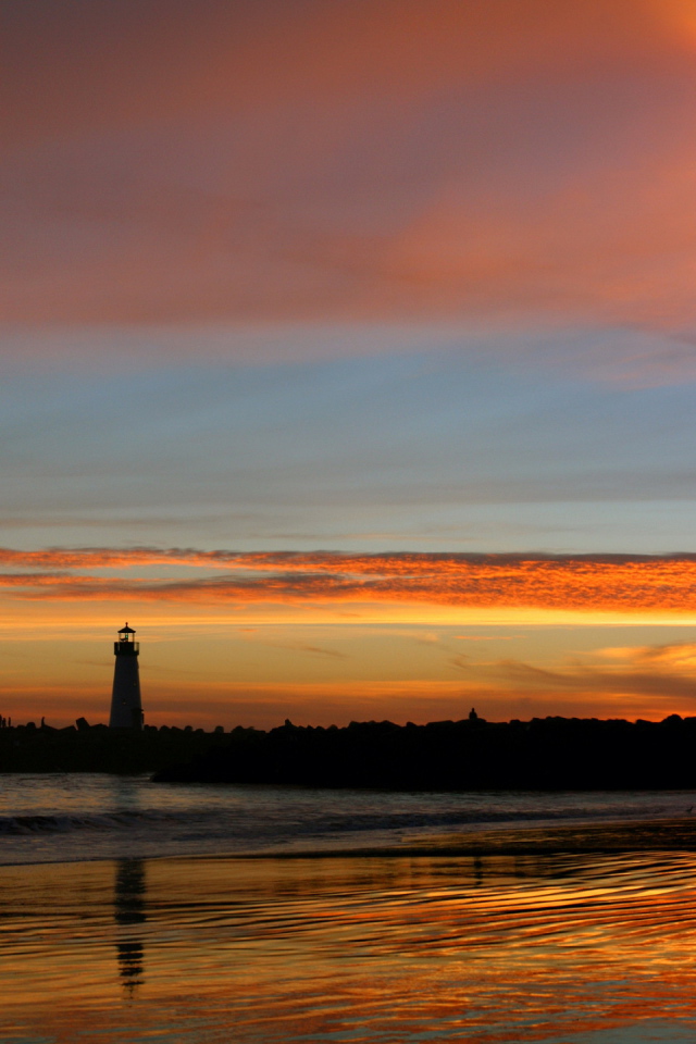 Маяк на закате солнца