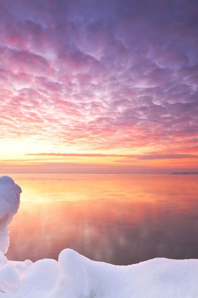 Розовый закат в Антарктиде