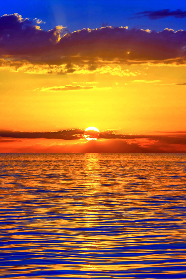 Красный закат над океаном