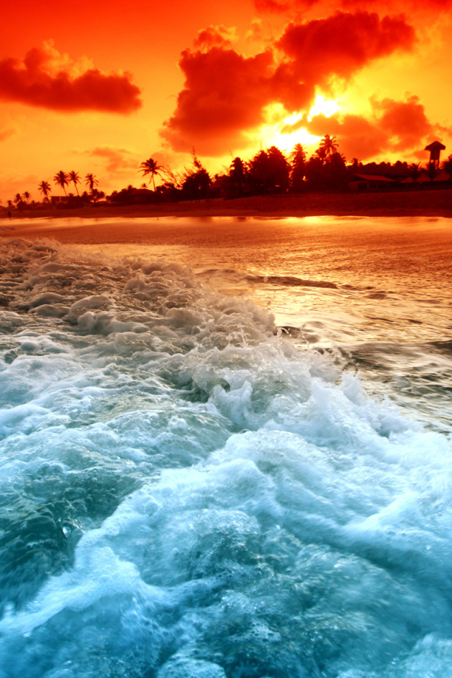 Прибрежные волны на закате