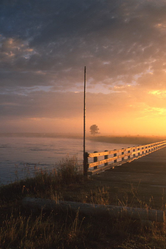 Деревянный Мост на закате