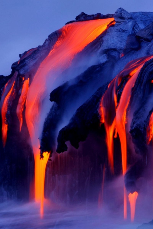 Потоки раскаленной лавы