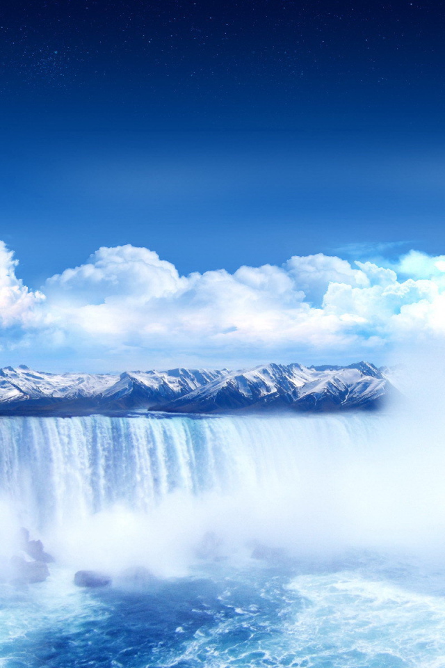 Падения метеорита над водопадом