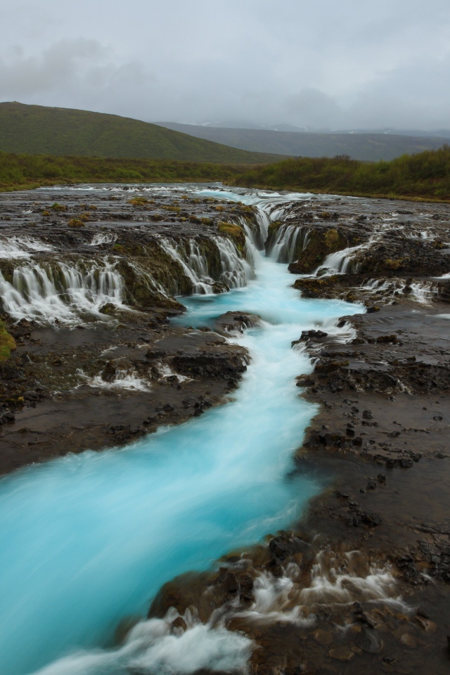 Водопад и голубая река
