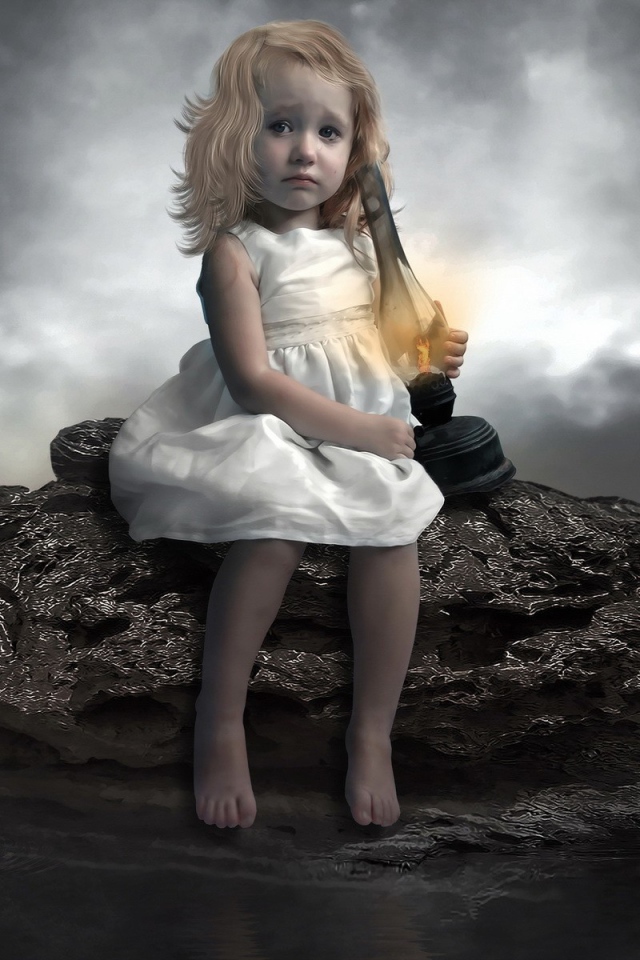 Девочка с керосиновой лампой