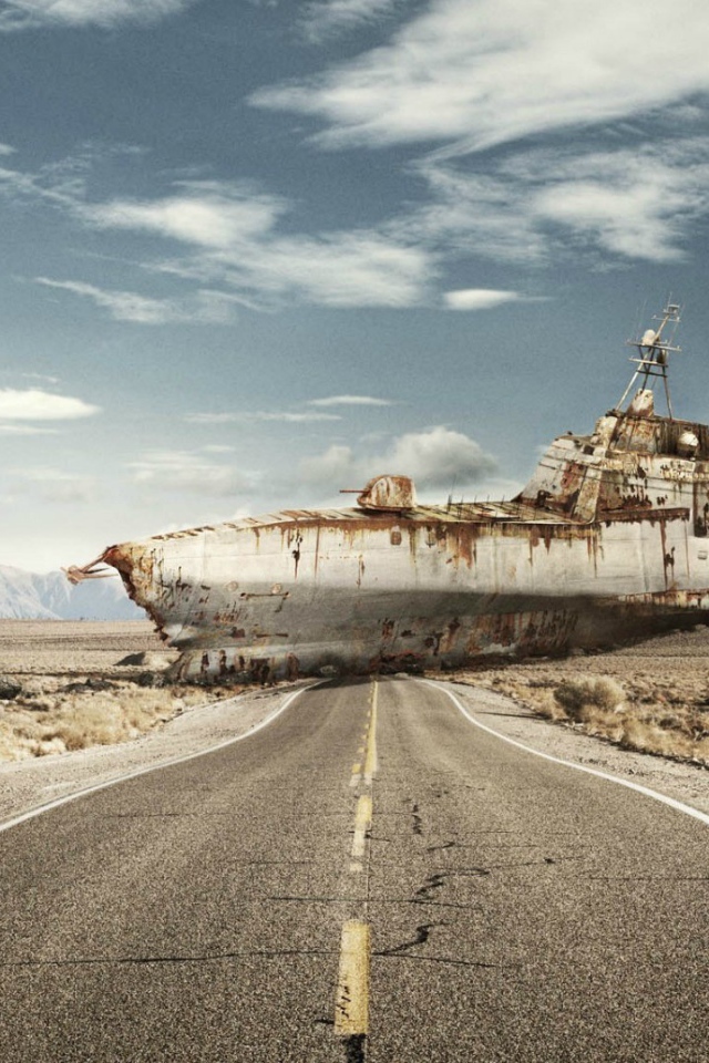 Подводная лодка в пустыне