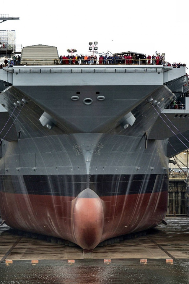 Авианосец в сухом доке