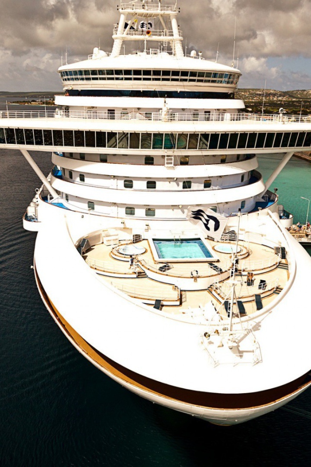 Круизный лайнер с обзорной палубой