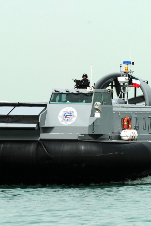 Военный катер на воздушной подушке