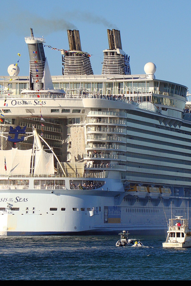 Самый большой в мире корабль Оазис морей