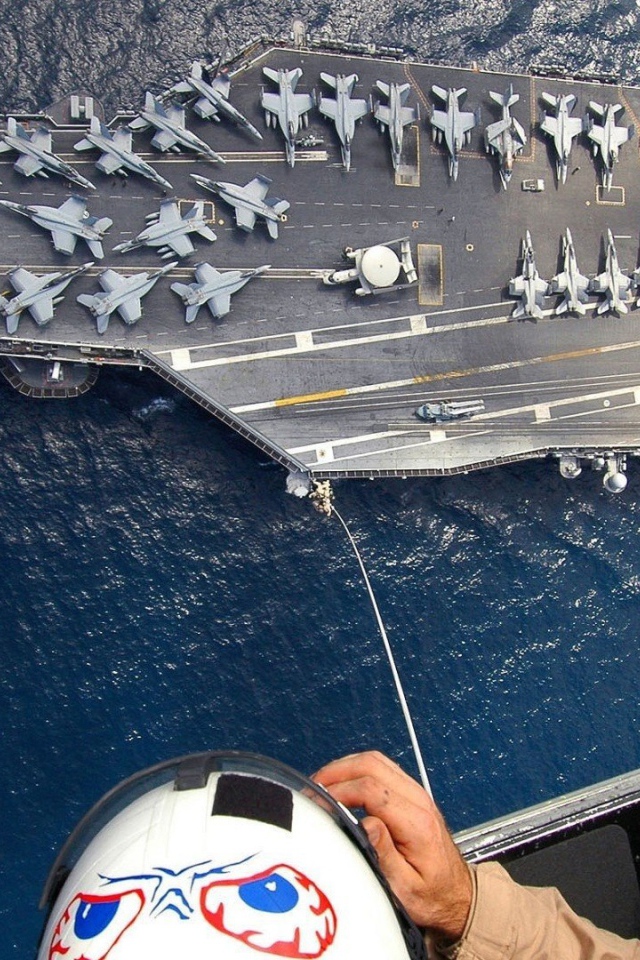 Американский авианосец Дуайт Эйзенхауэр